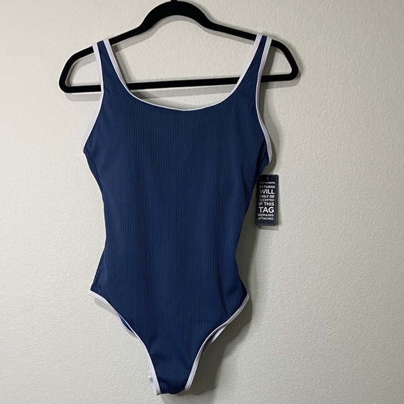 Blooming Jelly Other - Women’s One Piece Swimsuit Sports Adjustable Strap Bathing Suit Swimwear Beach